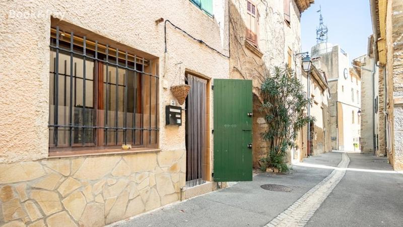 Holiday home Charmante Maison De Village Provencale Regusse